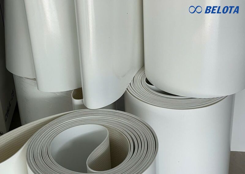 Nên chọn băng tải PU xanh hay PU trắng