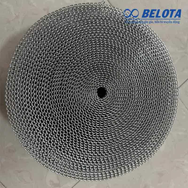 Nhờ ưu điểm vượt trội băng tải lưới thang Inox được ứng dụng trong nhiều khâu sản xuất