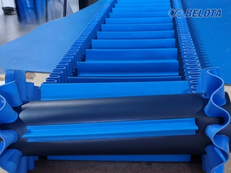 PU sidewall conveyor belt with scrape
