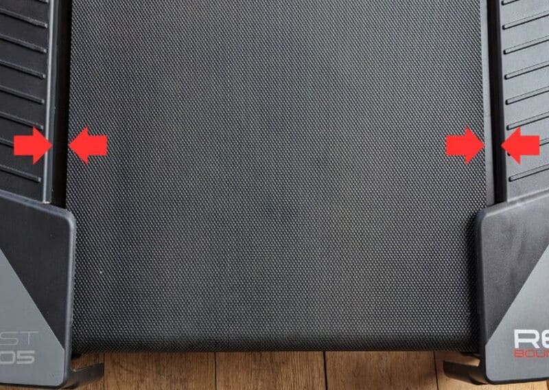 Quan sát băng tải lệch sang trái hoặc phải khi máy hoạt động