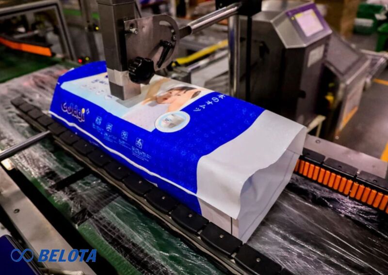 Quy trình sản xuất tã bỉm là chuỗi các công đoạn gia công và kết hợp nguyên liệu để tạo thành sản phẩm tã dùng một lần