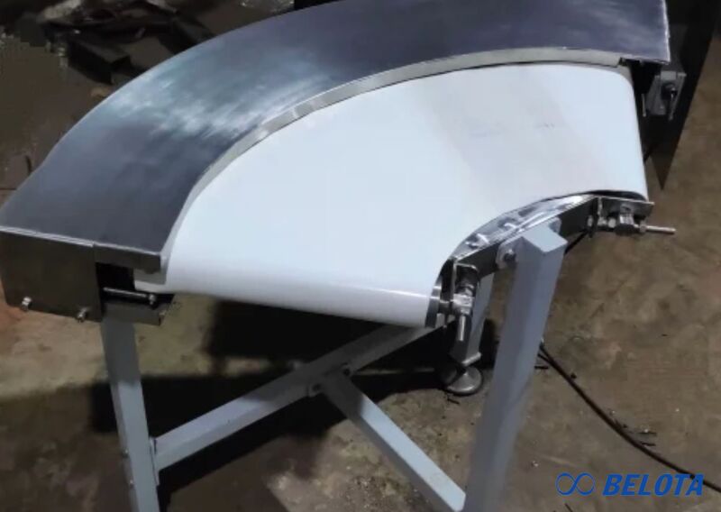 Thiết kế cong giúp tận dụng các góc chết, giảm diện tích lắp đặt