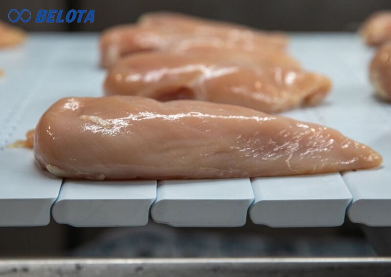 Ứng dụng của băng tải nhựa mặt phẳng kín