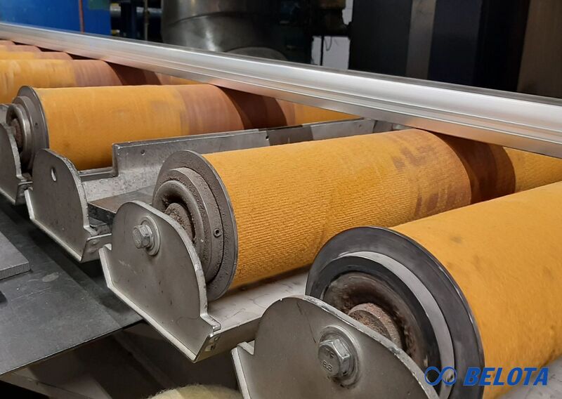 Ứng dụng ống nỉ bọc trục trong ngành đùn nhôm