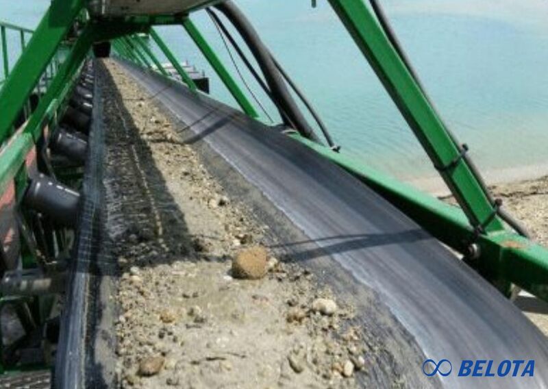 Vật liệu bị rơi khỏi băng tải khi đang hoạt động