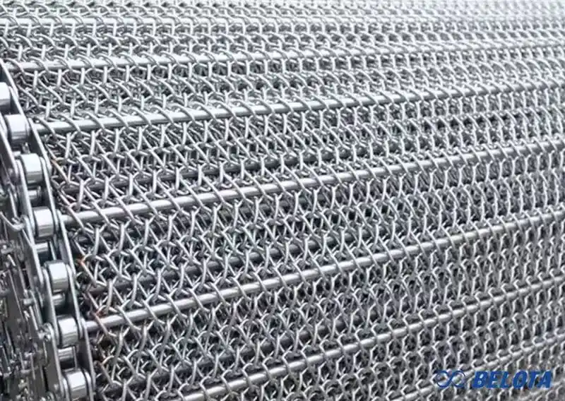 Vì sao doanh nghiệp nên chọn băng tải lưới thay vì băng tải thường