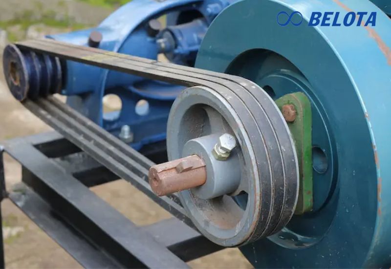 Với hệ thống puly đa rãnh chạy nhiều dây song song, nên thay đồng bộ toàn bộ dây